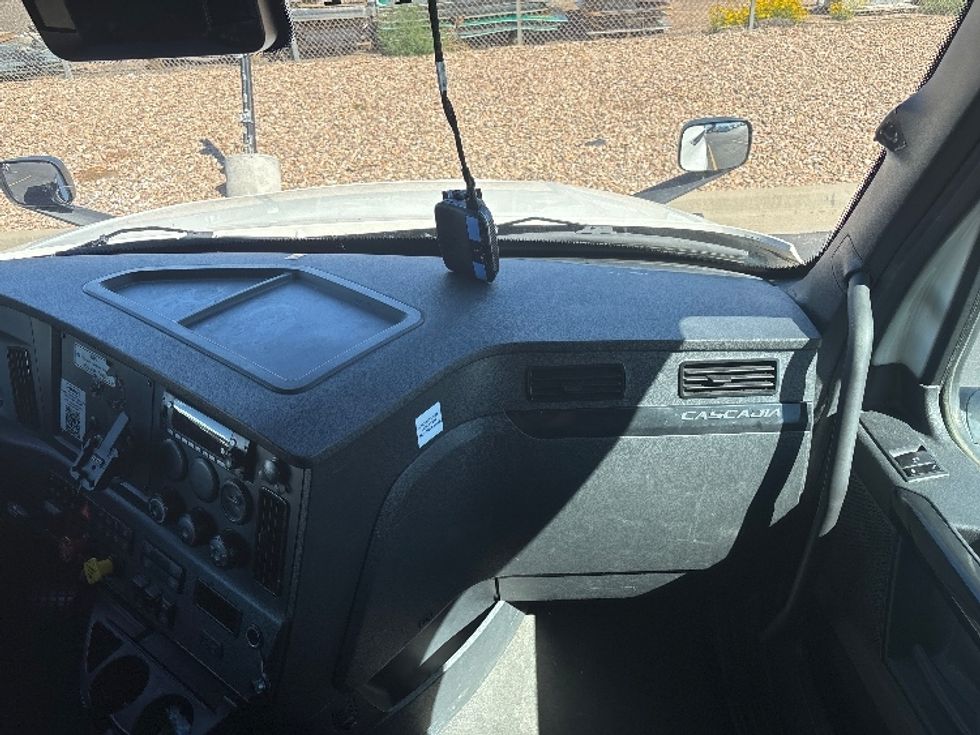Sleeper Tractor-Heavy Duty Tractors-Freightliner-2023-T12664ST-Aurora-CO-836,529\n\t\tmiles-$ 52,000 - Image 14