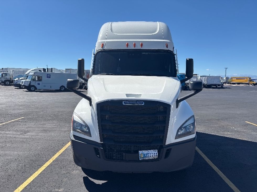Sleeper Tractor-Heavy Duty Tractors-Freightliner-2023-T12664ST-Aurora-CO-836,529\n\t\tmiles-$ 52,000 - Image 2