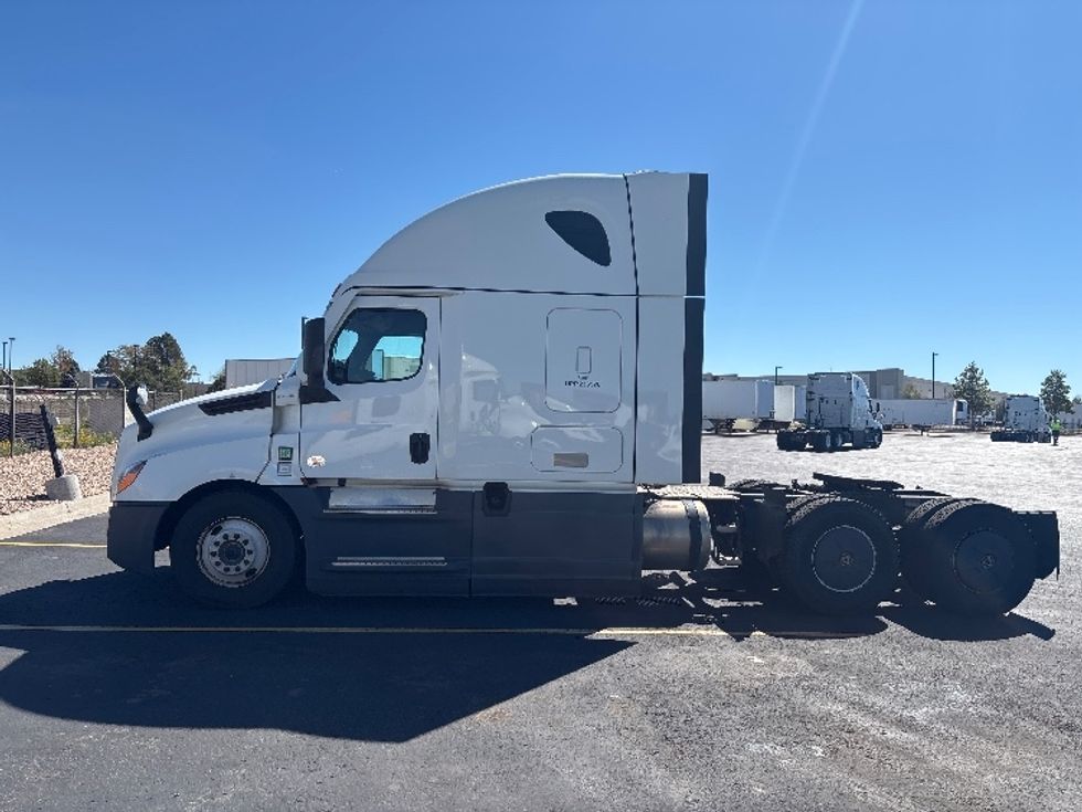 Sleeper Tractor-Heavy Duty Tractors-Freightliner-2023-T12664ST-Aurora-CO-836,529\n\t\tmiles-$ 52,000 - Image 4
