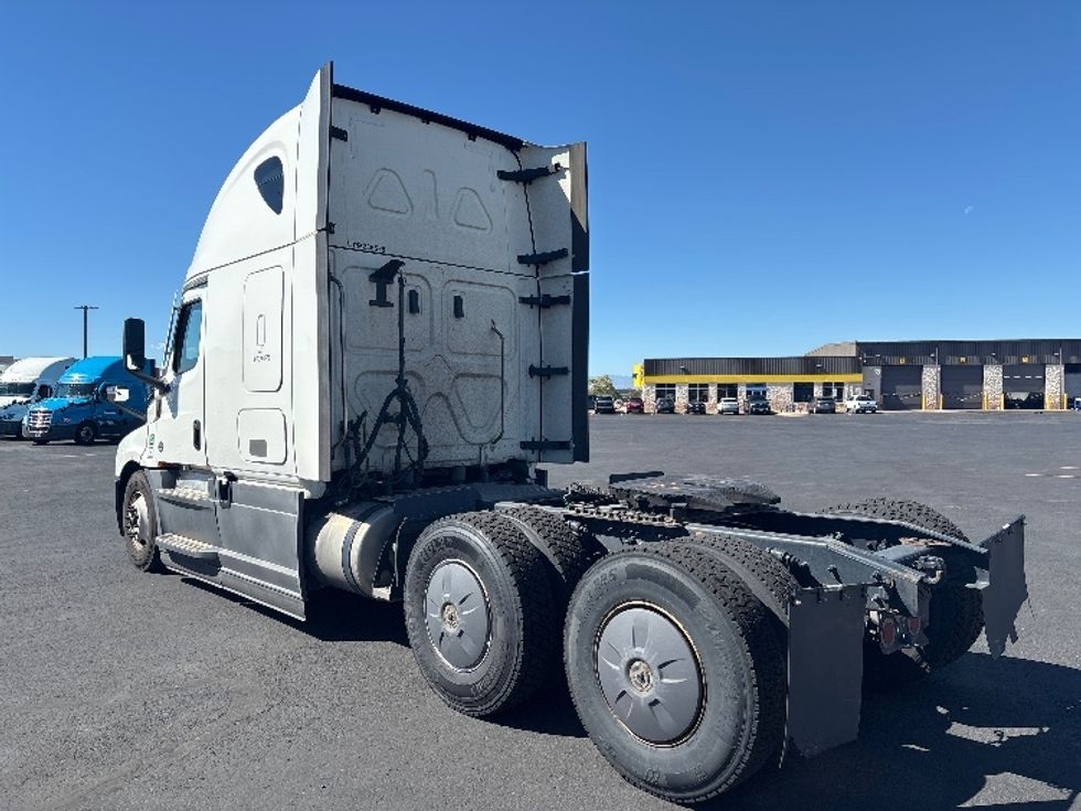 Sleeper Tractor-Heavy Duty Tractors-Freightliner-2023-T12664ST-Aurora-CO-836,529\n\t\tmiles-$ 52,000 - Image 5