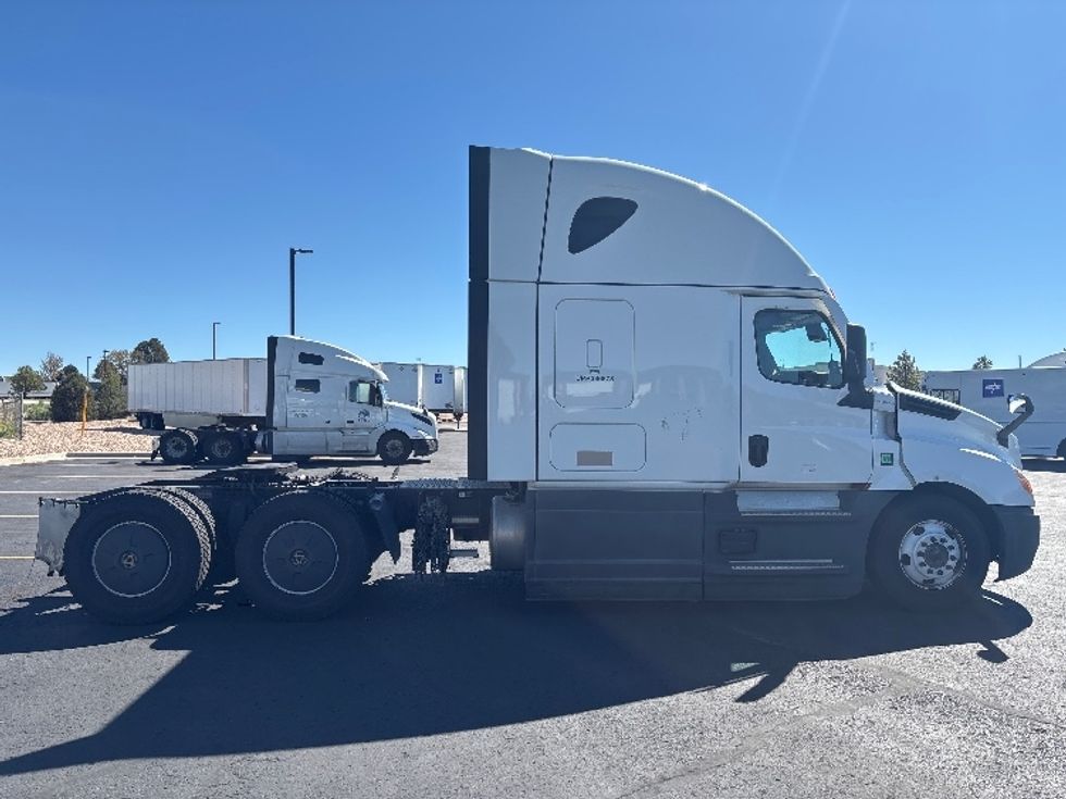 Sleeper Tractor-Heavy Duty Tractors-Freightliner-2023-T12664ST-Aurora-CO-836,529\n\t\tmiles-$ 52,000 - Image 8