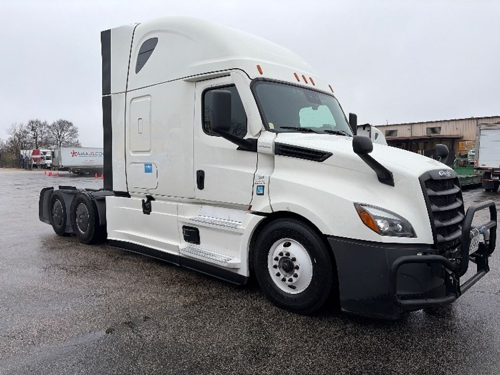 Sleeper Tractor-Heavy Duty Tractors-Freightliner-2023-T12664ST-Austin-TX-292,096\n\t\tmiles-$ 97,500 - Image 1