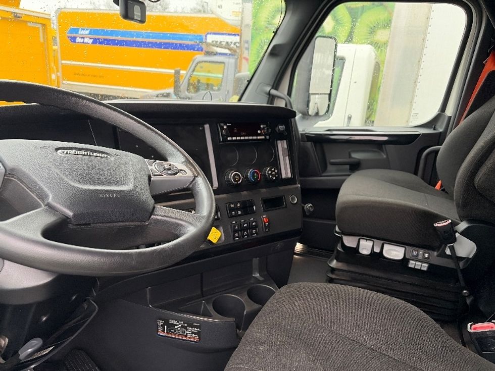 Sleeper Tractor-Heavy Duty Tractors-Freightliner-2023-T12664ST-Austin-TX-292,096\n\t\tmiles-$ 97,500 - Image 10