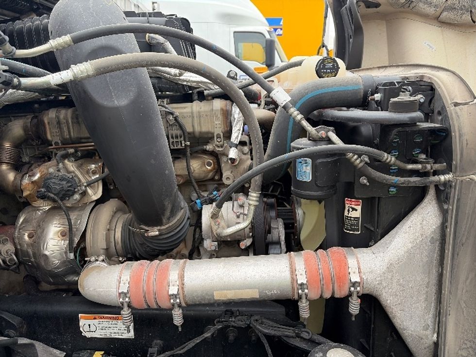 Sleeper Tractor-Heavy Duty Tractors-Freightliner-2023-T12664ST-Austin-TX-292,096\n\t\tmiles-$ 97,500 - Image 19