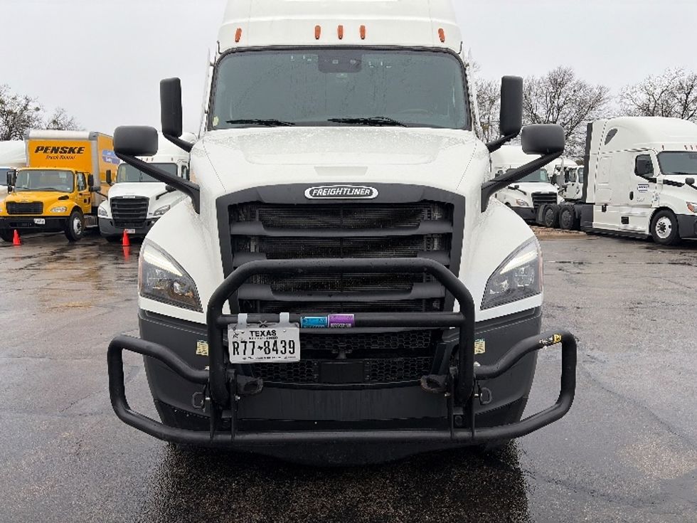Sleeper Tractor-Heavy Duty Tractors-Freightliner-2023-T12664ST-Austin-TX-292,096\n\t\tmiles-$ 97,500 - Image 2