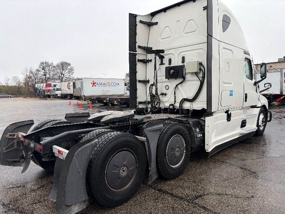 Sleeper Tractor-Heavy Duty Tractors-Freightliner-2023-T12664ST-Austin-TX-292,096\n\t\tmiles-$ 97,500 - Image 7