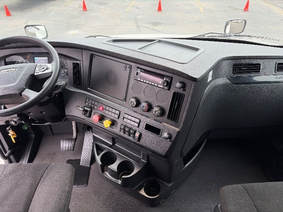 Sleeper Tractor-Heavy Duty Tractors-Freightliner-2023-T12664ST-Austin-TX-310,794\n\t\tmiles-$ 95,750 - Image 12