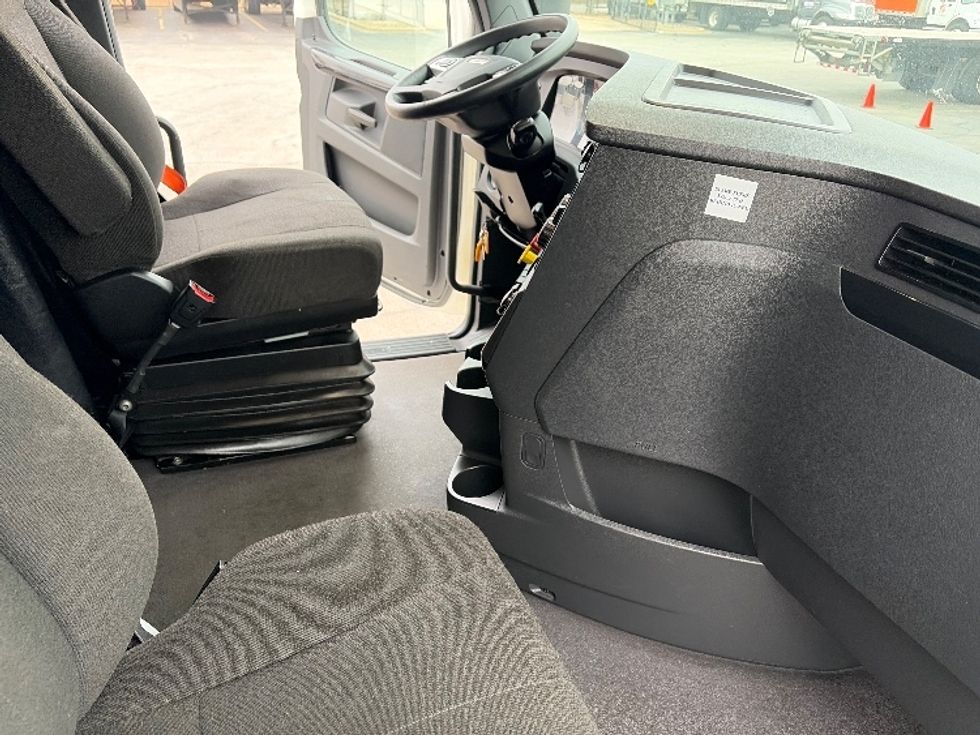 Sleeper Tractor-Heavy Duty Tractors-Freightliner-2023-T12664ST-Austin-TX-310,794\n\t\tmiles-$ 95,750 - Image 15