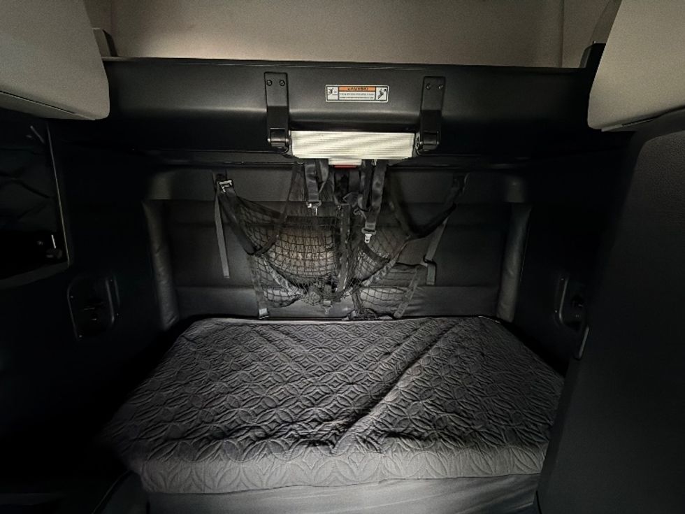 Sleeper Tractor-Heavy Duty Tractors-Freightliner-2023-T12664ST-Austin-TX-310,794\n\t\tmiles-$ 95,750 - Image 16