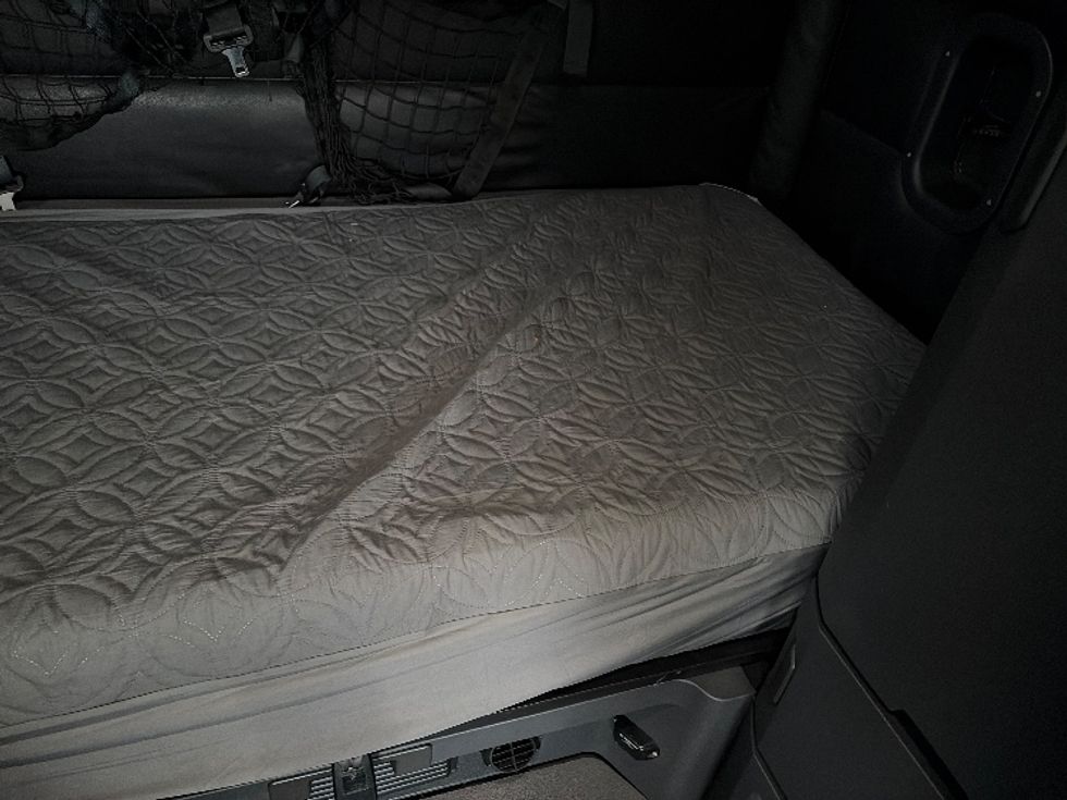 Sleeper Tractor-Heavy Duty Tractors-Freightliner-2023-T12664ST-Austin-TX-310,794\n\t\tmiles-$ 95,750 - Image 17