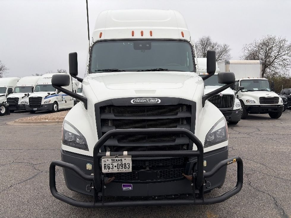 Sleeper Tractor-Heavy Duty Tractors-Freightliner-2023-T12664ST-Austin-TX-310,794\n\t\tmiles-$ 95,750 - Image 2
