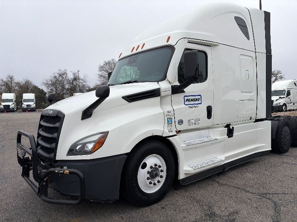 Sleeper Tractor-Heavy Duty Tractors-Freightliner-2023-T12664ST-Austin-TX-310,794\n\t\tmiles-$ 95,750 - Image 3