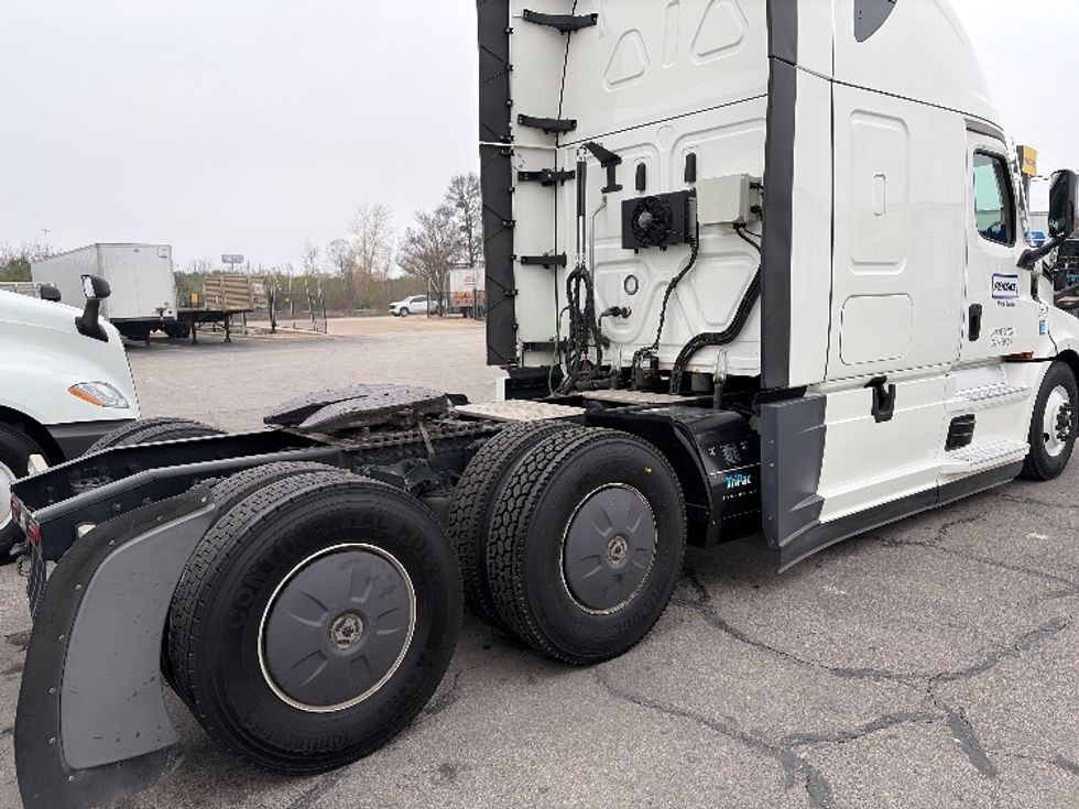 Sleeper Tractor-Heavy Duty Tractors-Freightliner-2023-T12664ST-Austin-TX-310,794\n\t\tmiles-$ 95,750 - Image 7