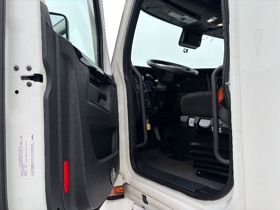 Sleeper Tractor-Heavy Duty Tractors-Freightliner-2023-T12664ST-Austin-TX-310,794\n\t\tmiles-$ 95,750 - Image 9