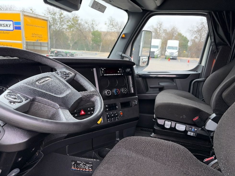 Sleeper Tractor-Heavy Duty Tractors-Freightliner-2023-T12664ST-Austin-TX-320,140\n\t\tmiles-$ 95,000 - Image 10