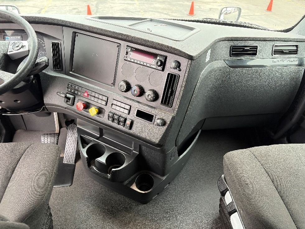 Sleeper Tractor-Heavy Duty Tractors-Freightliner-2023-T12664ST-Austin-TX-320,140\n\t\tmiles-$ 95,000 - Image 12