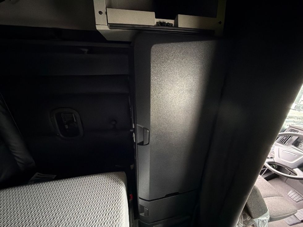 Sleeper Tractor-Heavy Duty Tractors-Freightliner-2023-T12664ST-Austin-TX-320,140\n\t\tmiles-$ 95,000 - Image 18