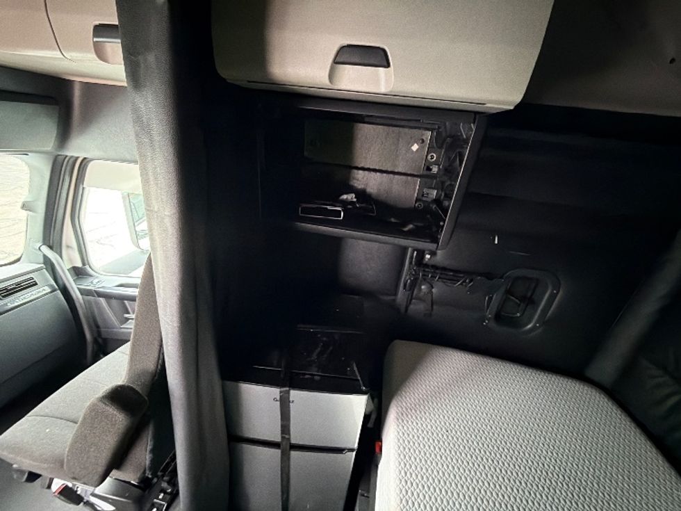 Sleeper Tractor-Heavy Duty Tractors-Freightliner-2023-T12664ST-Austin-TX-320,140\n\t\tmiles-$ 95,000 - Image 19