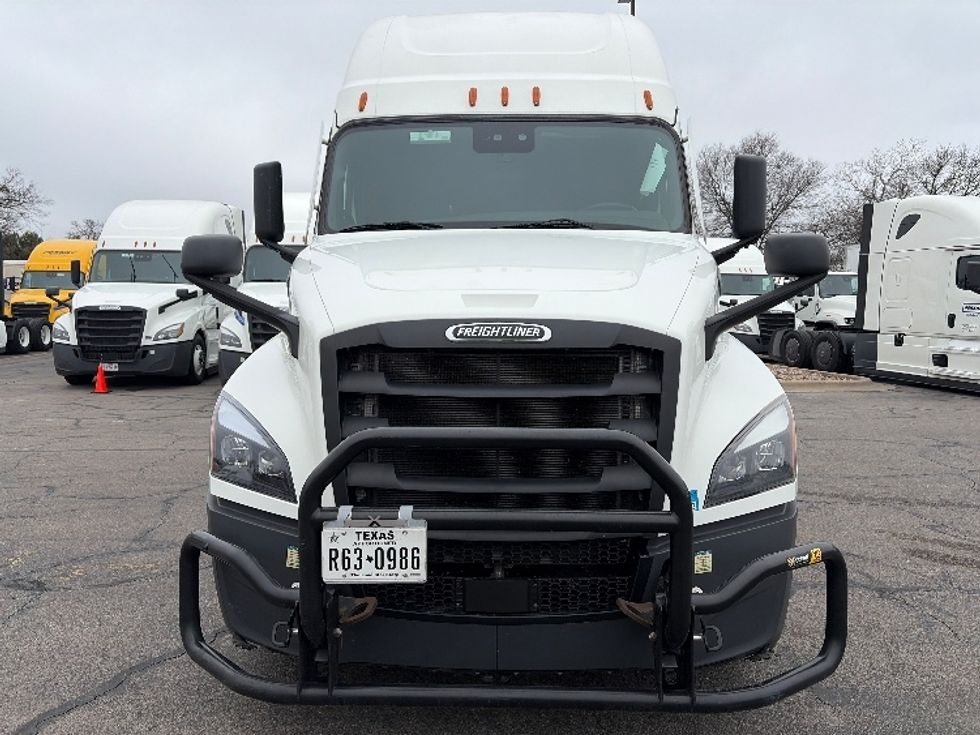 Sleeper Tractor-Heavy Duty Tractors-Freightliner-2023-T12664ST-Austin-TX-320,140\n\t\tmiles-$ 95,000 - Image 2