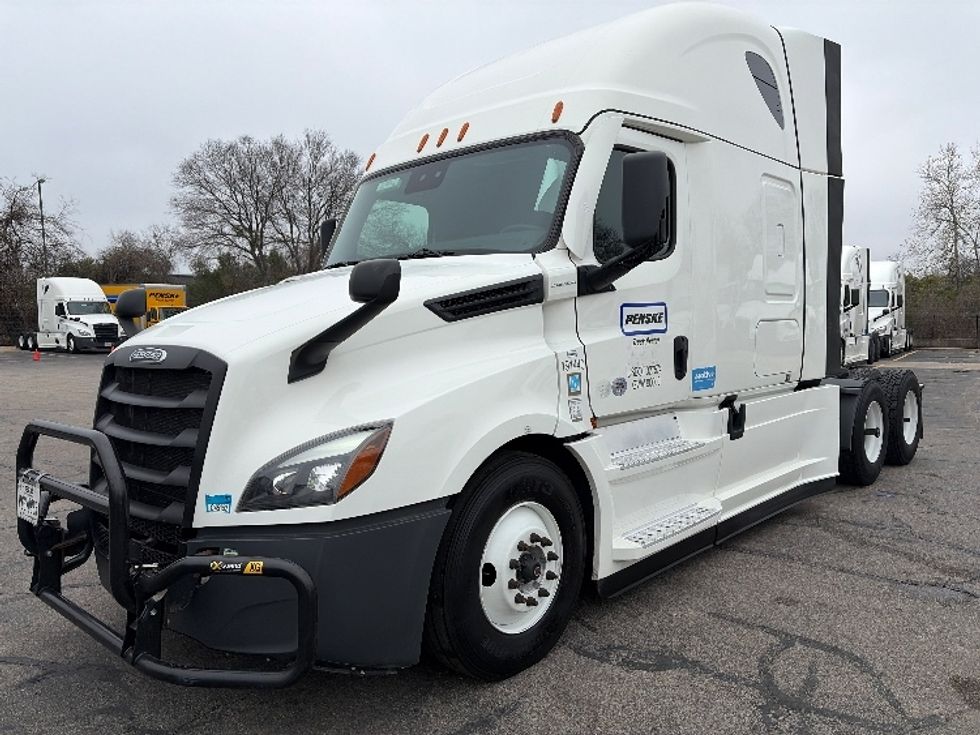 Sleeper Tractor-Heavy Duty Tractors-Freightliner-2023-T12664ST-Austin-TX-320,140\n\t\tmiles-$ 95,000 - Image 3