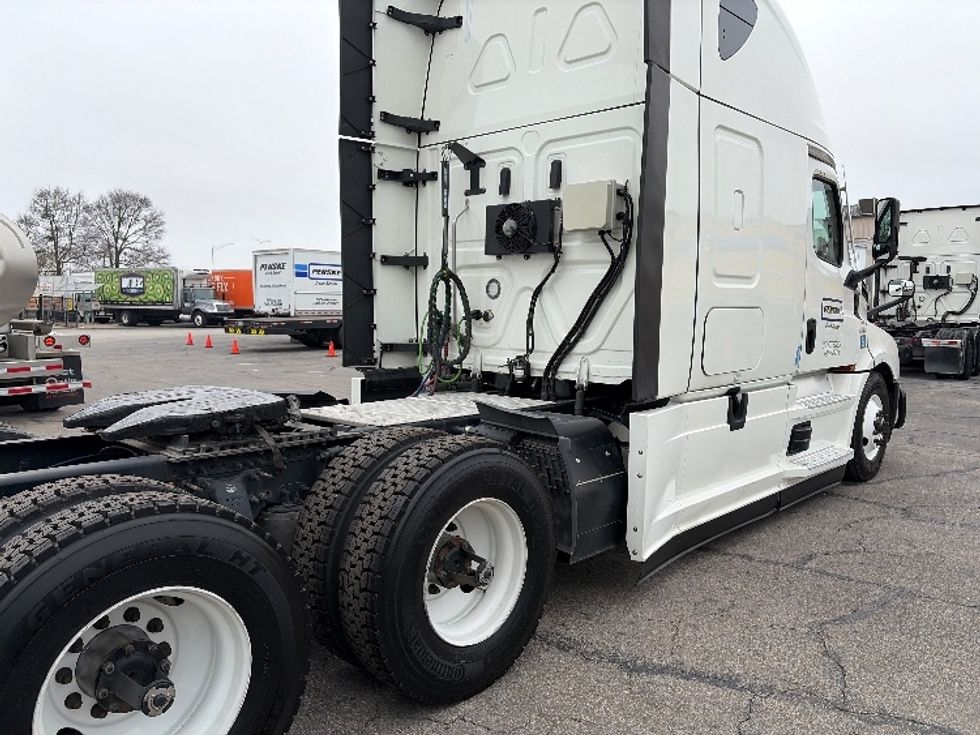Sleeper Tractor-Heavy Duty Tractors-Freightliner-2023-T12664ST-Austin-TX-320,140\n\t\tmiles-$ 95,000 - Image 7
