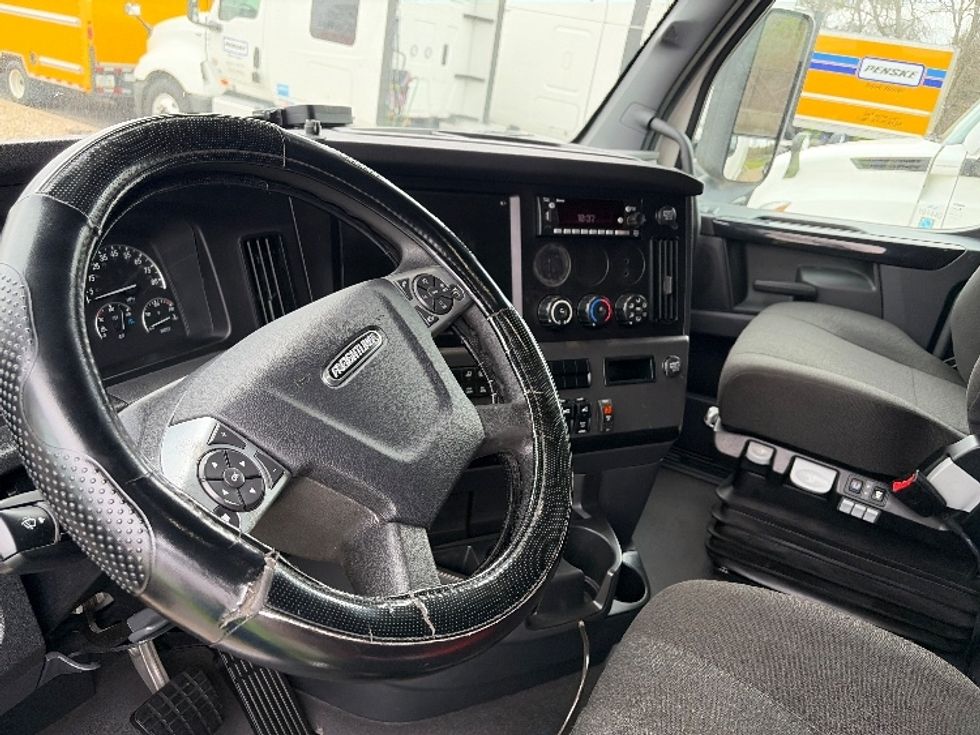 Sleeper Tractor-Heavy Duty Tractors-Freightliner-2023-T12664ST-Austin-TX-389,444\n\t\tmiles-$ 88,000 - Image 10