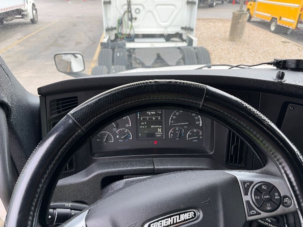 Sleeper Tractor-Heavy Duty Tractors-Freightliner-2023-T12664ST-Austin-TX-389,444\n\t\tmiles-$ 88,000 - Image 11