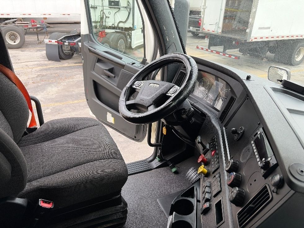Sleeper Tractor-Heavy Duty Tractors-Freightliner-2023-T12664ST-Austin-TX-389,444\n\t\tmiles-$ 88,000 - Image 15