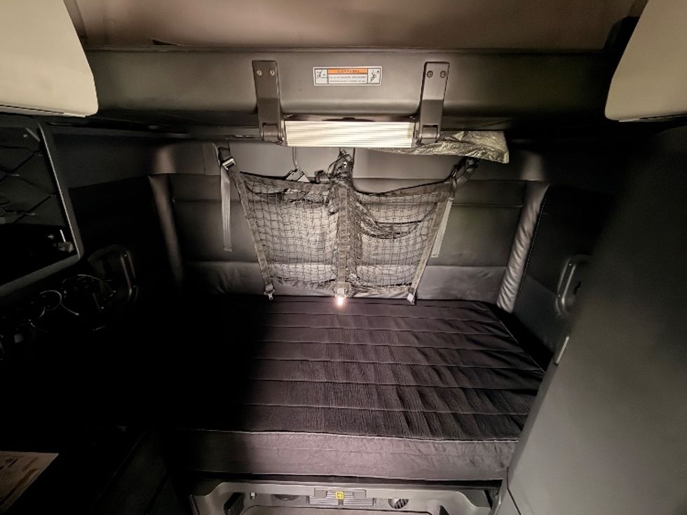 Sleeper Tractor-Heavy Duty Tractors-Freightliner-2023-T12664ST-Austin-TX-389,444\n\t\tmiles-$ 88,000 - Image 16