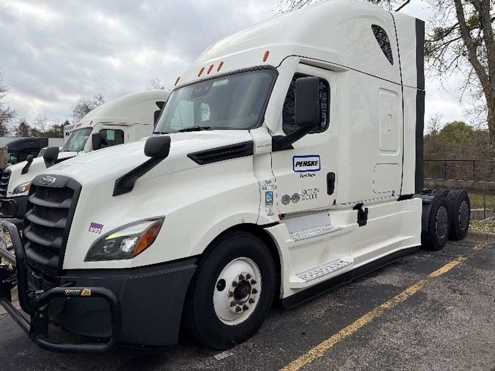 Sleeper Tractor-Heavy Duty Tractors-Freightliner-2023-T12664ST-Austin-TX-389,444\n\t\tmiles-$ 88,000 - Image 3