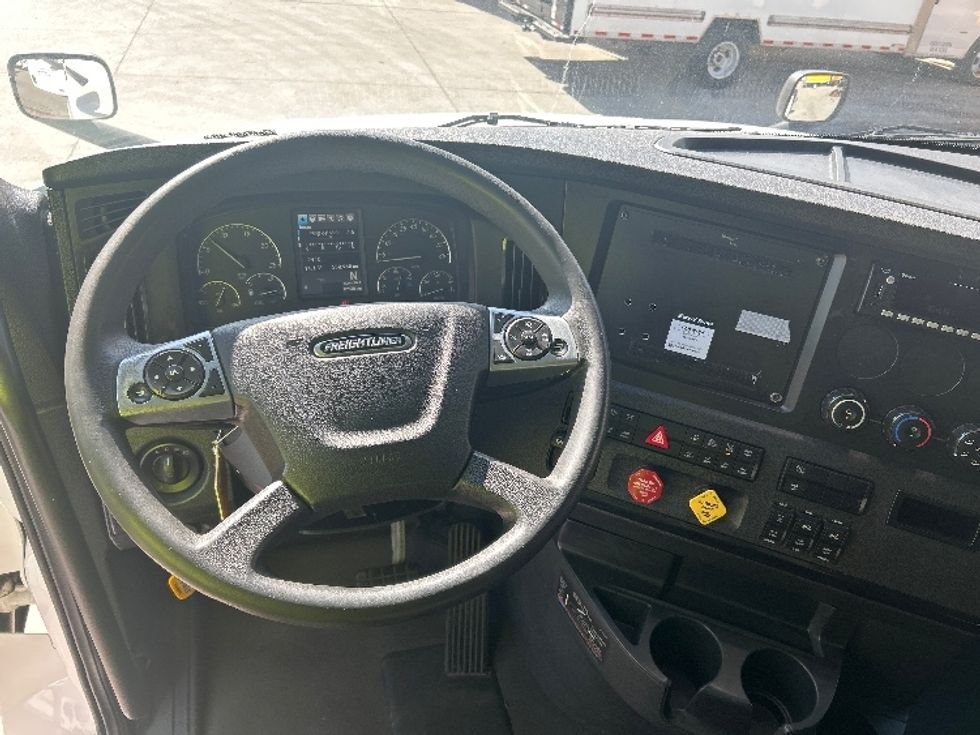 Sleeper Tractor-Heavy Duty Tractors-Freightliner-2023-T12664ST-Bakersfield-CA-562,366\n\t\tmiles-$ 74,250 - Image 11