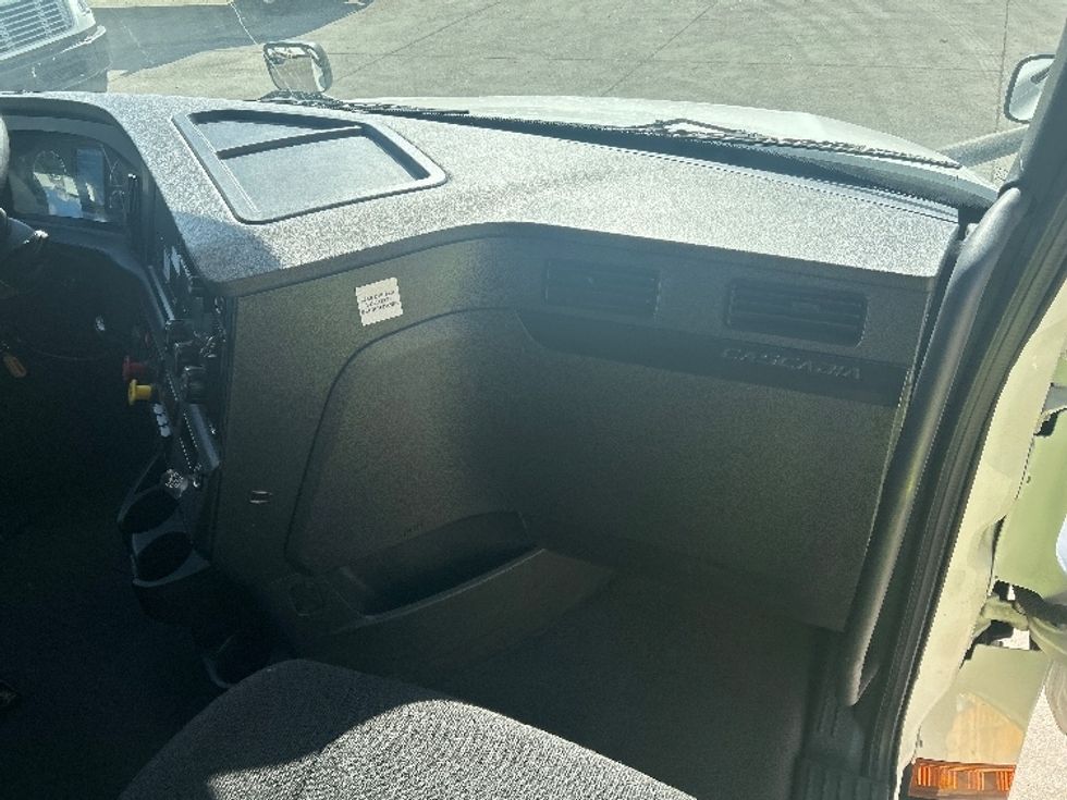 Sleeper Tractor-Heavy Duty Tractors-Freightliner-2023-T12664ST-Bakersfield-CA-562,366\n\t\tmiles-$ 74,250 - Image 14