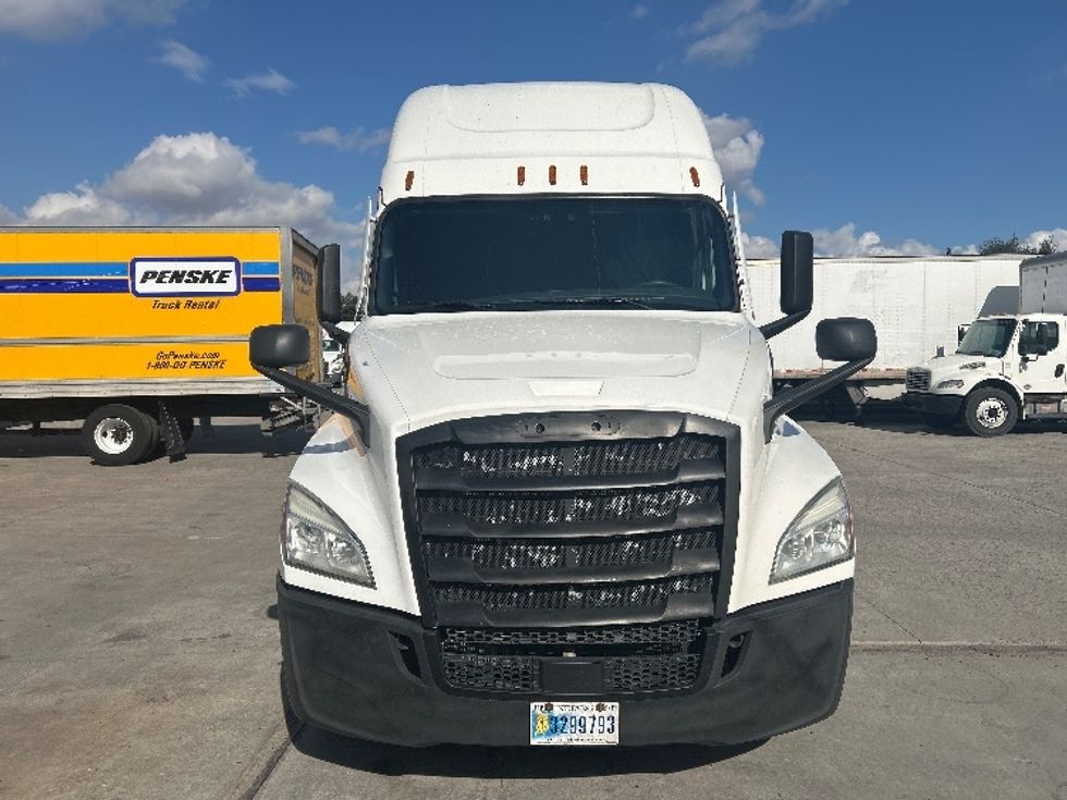 Sleeper Tractor-Heavy Duty Tractors-Freightliner-2023-T12664ST-Bakersfield-CA-562,366\n\t\tmiles-$ 74,250 - Image 2