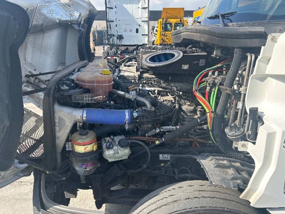 Sleeper Tractor-Heavy Duty Tractors-Freightliner-2023-T12664ST-Bakersfield-CA-562,366\n\t\tmiles-$ 74,250 - Image 21