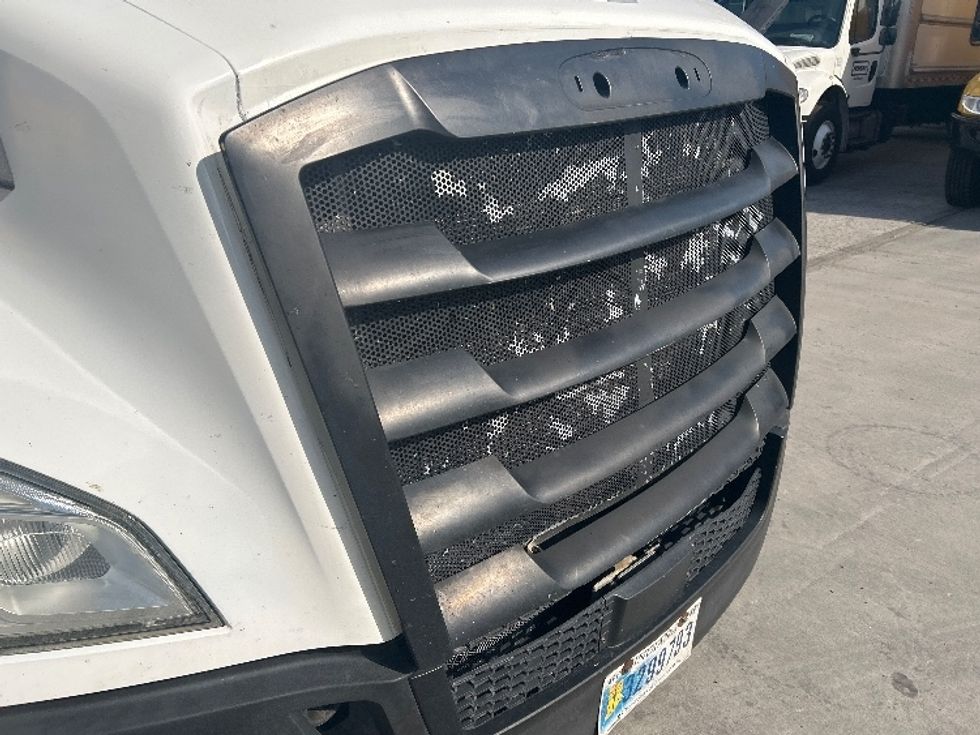 Sleeper Tractor-Heavy Duty Tractors-Freightliner-2023-T12664ST-Bakersfield-CA-562,366\n\t\tmiles-$ 74,250 - Image 23