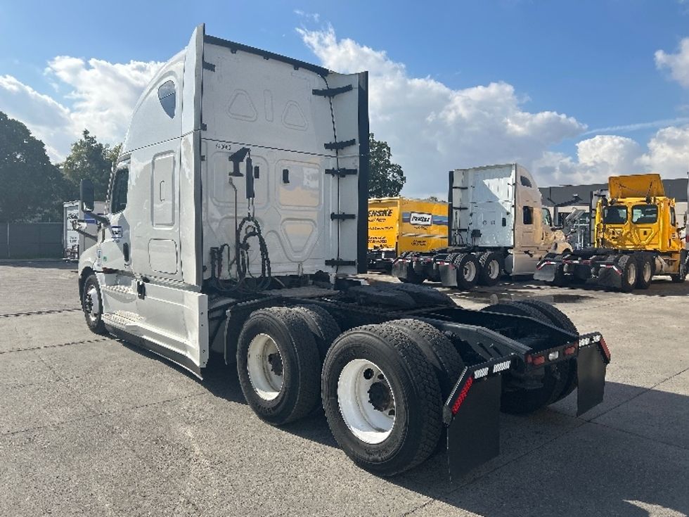 Sleeper Tractor-Heavy Duty Tractors-Freightliner-2023-T12664ST-Bakersfield-CA-562,366\n\t\tmiles-$ 74,250 - Image 5