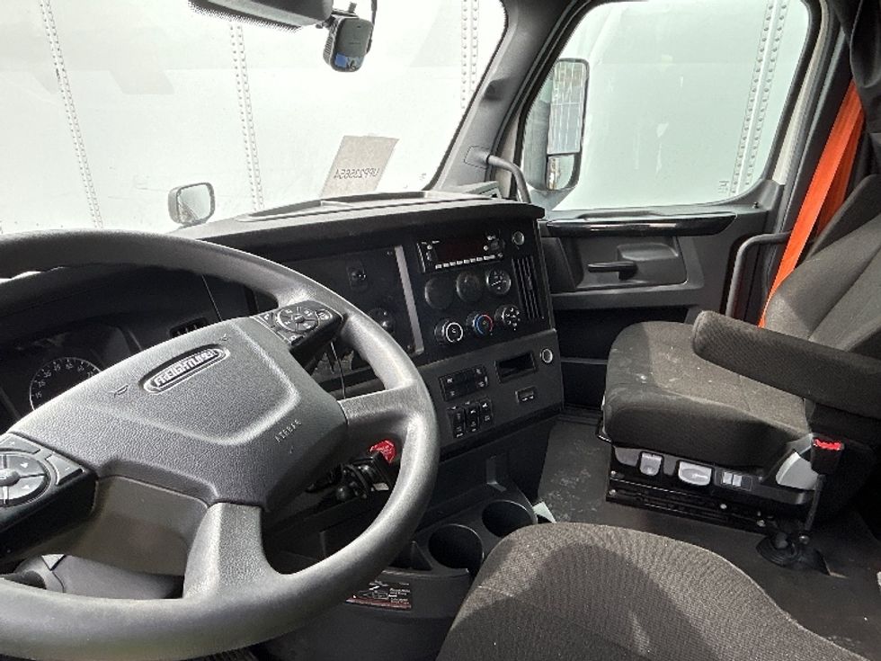 Sleeper Tractor-Heavy Duty Tractors-Freightliner-2023-T12664ST-Bensalem-PA-686,123\n\t\tmiles-$ 52,750 - Image 10
