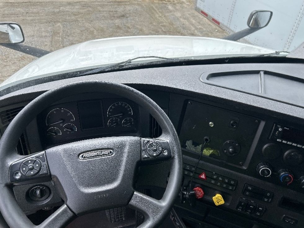 Sleeper Tractor-Heavy Duty Tractors-Freightliner-2023-T12664ST-Bensalem-PA-686,123\n\t\tmiles-$ 52,750 - Image 11