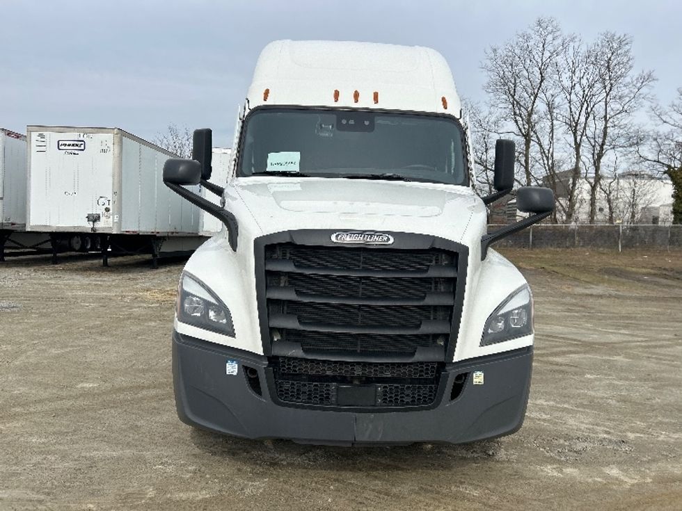 Sleeper Tractor-Heavy Duty Tractors-Freightliner-2023-T12664ST-Bensalem-PA-686,123\n\t\tmiles-$ 52,750 - Image 2