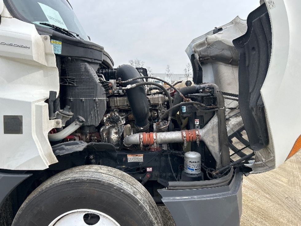 Sleeper Tractor-Heavy Duty Tractors-Freightliner-2023-T12664ST-Bensalem-PA-686,123\n\t\tmiles-$ 52,750 - Image 20