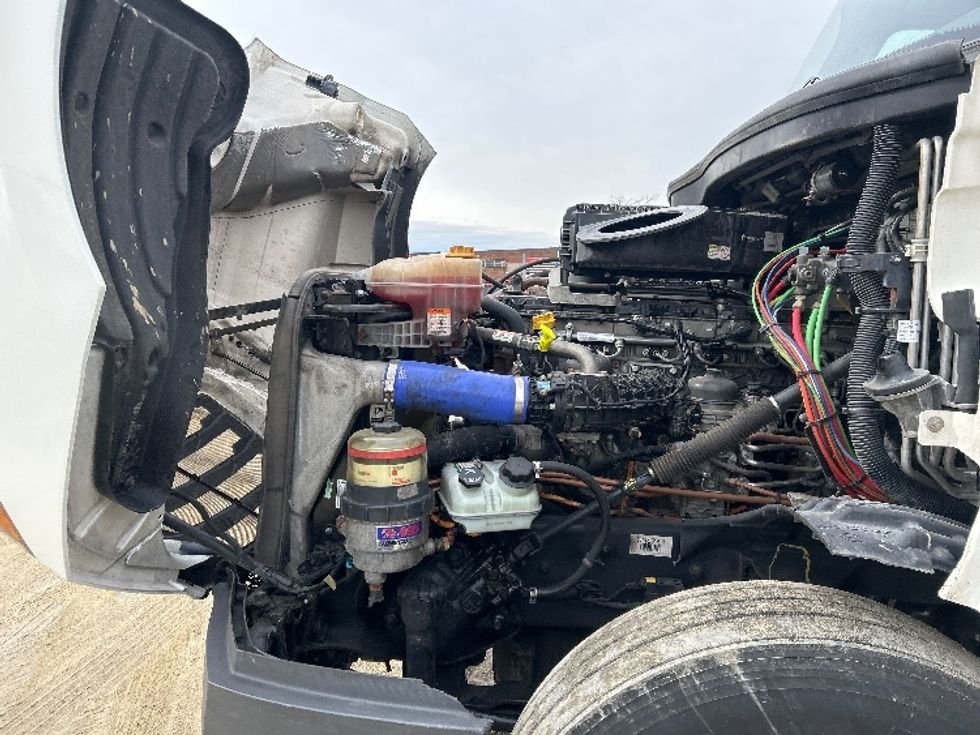 Sleeper Tractor-Heavy Duty Tractors-Freightliner-2023-T12664ST-Bensalem-PA-686,123\n\t\tmiles-$ 52,750 - Image 21