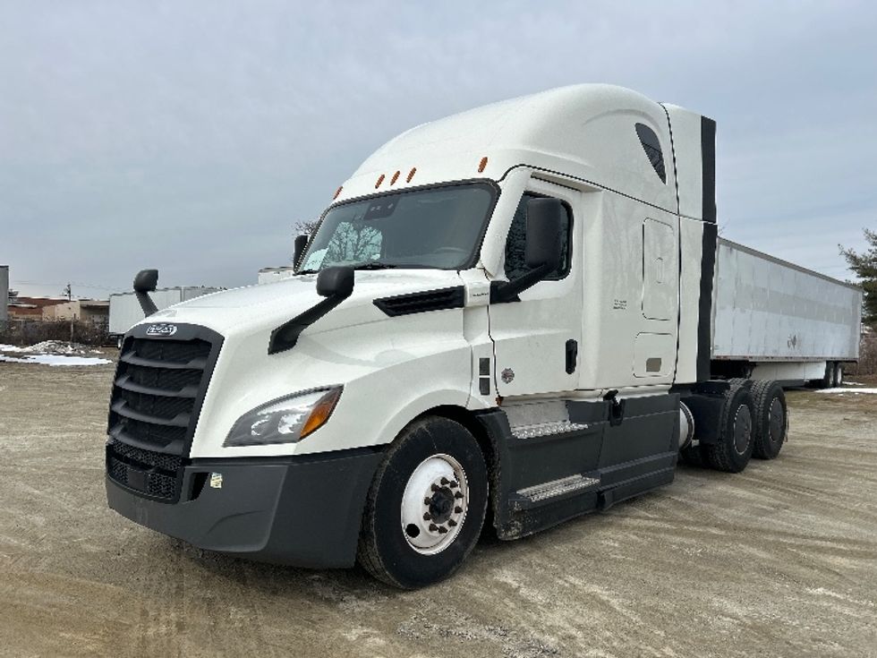 Sleeper Tractor-Heavy Duty Tractors-Freightliner-2023-T12664ST-Bensalem-PA-686,123\n\t\tmiles-$ 52,750 - Image 3