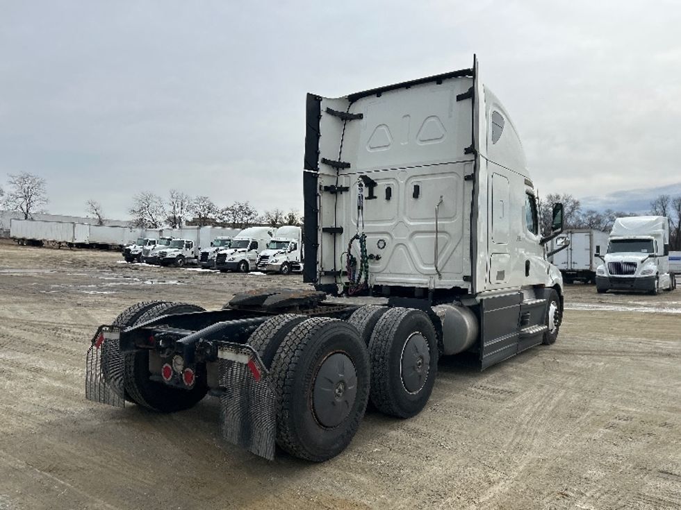 Sleeper Tractor-Heavy Duty Tractors-Freightliner-2023-T12664ST-Bensalem-PA-686,123\n\t\tmiles-$ 52,750 - Image 7