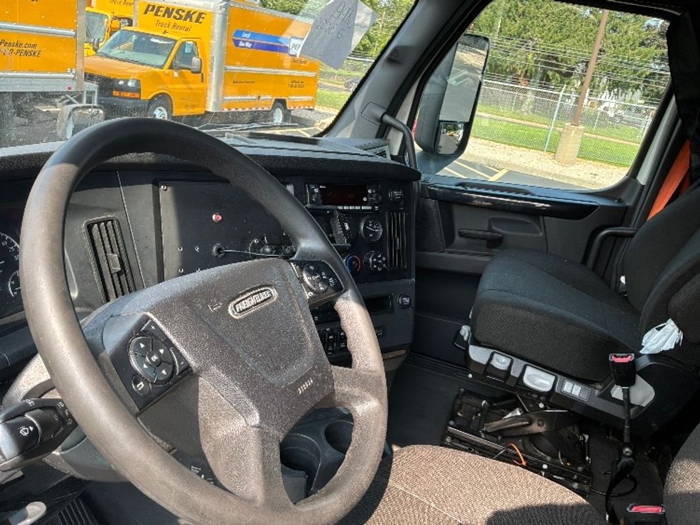 Sleeper Tractor-Heavy Duty Tractors-Freightliner-2023-T12664ST-Bensalem-PA-707,265\n\t\tmiles-$ 59,750 - Image 10