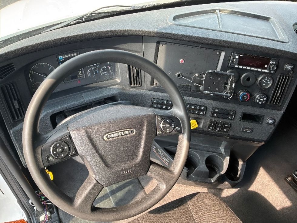 Sleeper Tractor-Heavy Duty Tractors-Freightliner-2023-T12664ST-Bensalem-PA-707,265\n\t\tmiles-$ 59,750 - Image 11