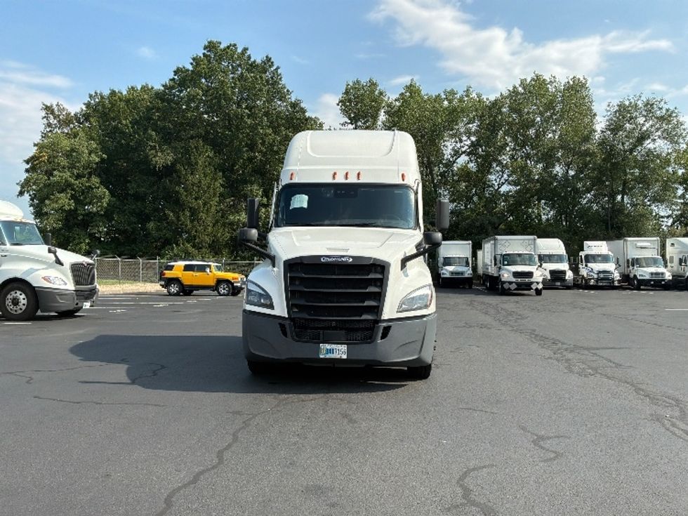Sleeper Tractor-Heavy Duty Tractors-Freightliner-2023-T12664ST-Bensalem-PA-707,265\n\t\tmiles-$ 59,750 - Image 2