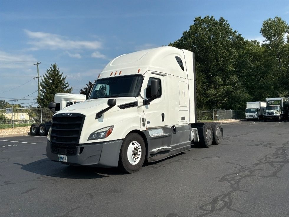 Sleeper Tractor-Heavy Duty Tractors-Freightliner-2023-T12664ST-Bensalem-PA-707,265\n\t\tmiles-$ 59,750 - Image 3