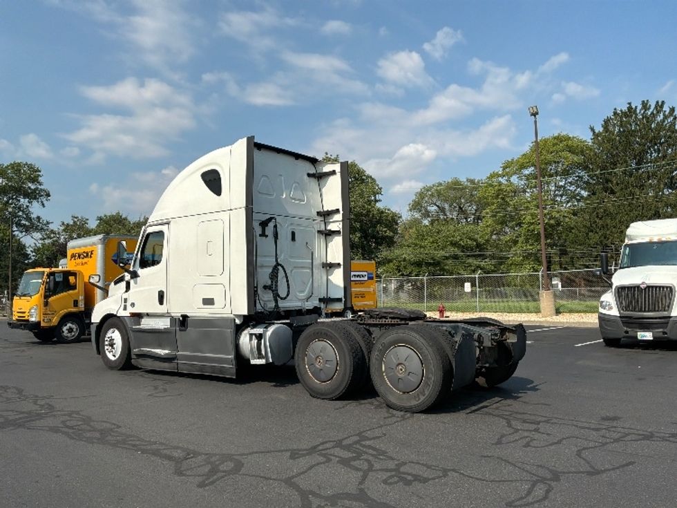 Sleeper Tractor-Heavy Duty Tractors-Freightliner-2023-T12664ST-Bensalem-PA-707,265\n\t\tmiles-$ 59,750 - Image 5