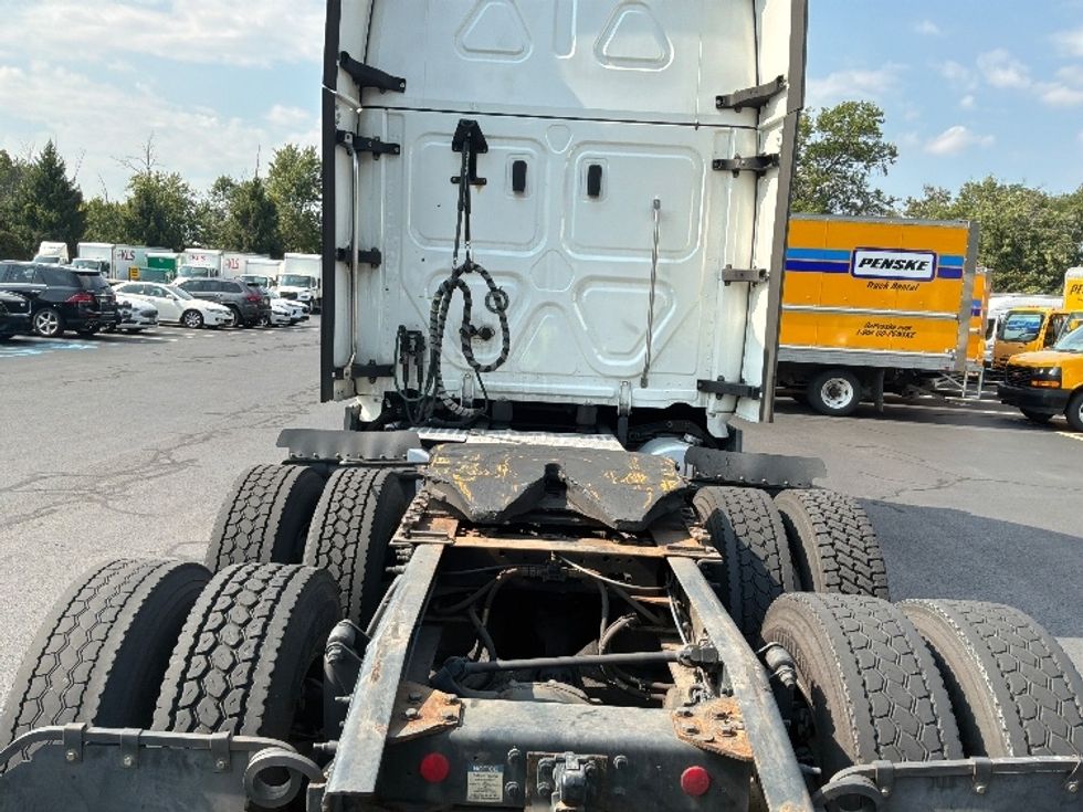 Sleeper Tractor-Heavy Duty Tractors-Freightliner-2023-T12664ST-Bensalem-PA-707,265\n\t\tmiles-$ 59,750 - Image 6