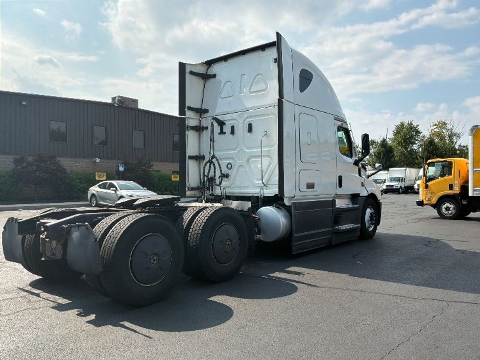 Sleeper Tractor-Heavy Duty Tractors-Freightliner-2023-T12664ST-Bensalem-PA-707,265\n\t\tmiles-$ 59,750 - Image 7